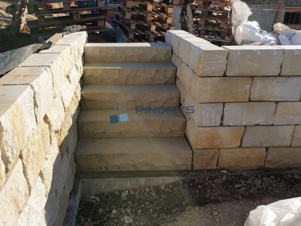 Sandstein Mauersteine 25x25x40 cm Lagerfugen gesägt, Trockenmauer aus Polen