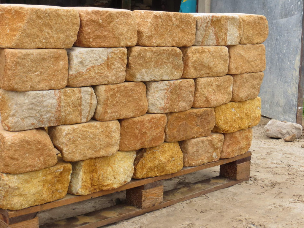 Sandstein Mauersteine getrommelt - Sandstein-Natursteine - ist ein  Direktimport. Wir bieten Ihnen Produkte aus gelben und roten Sandstein  direkt vom Hersteller aus Polen. Wir organisieren die komplette Abwicklung  für Sie.